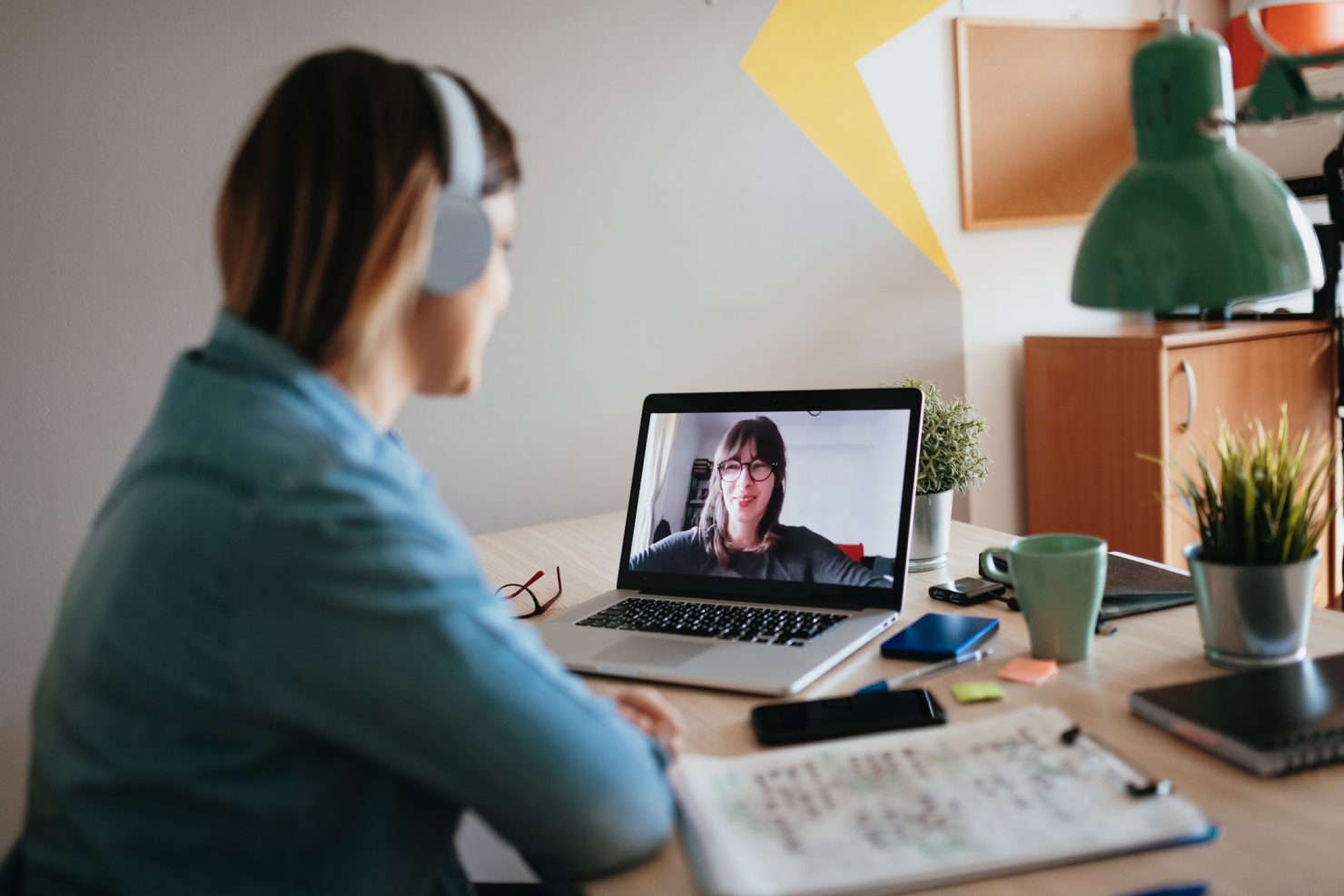 How Can Companies Benefit From Conducting Online Interviews?